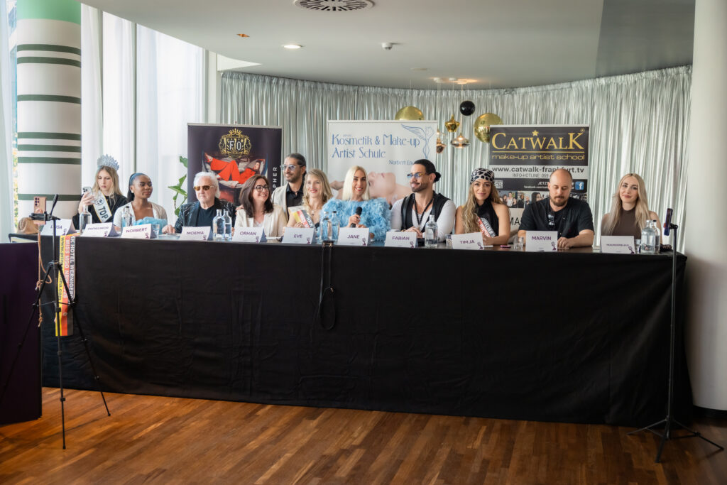 ELORA Fashion Show 2026: Neue Schönheitsideale erobern Frankfurt 10 AVANI Frankfurt City Elora Fashion Show Jury: Vanessa Luisa Dyrda, Iphithulinkosi Ndebele, Norbert Engler, Moema Rodrigues, Orhan Varli, Eve Opara, Jane Uhlig, Fabian Otto, Timja Bilali, Marvin Muth, Miaumarmelade V.I.P. Art-& Fashion Photographer Fabian Otto