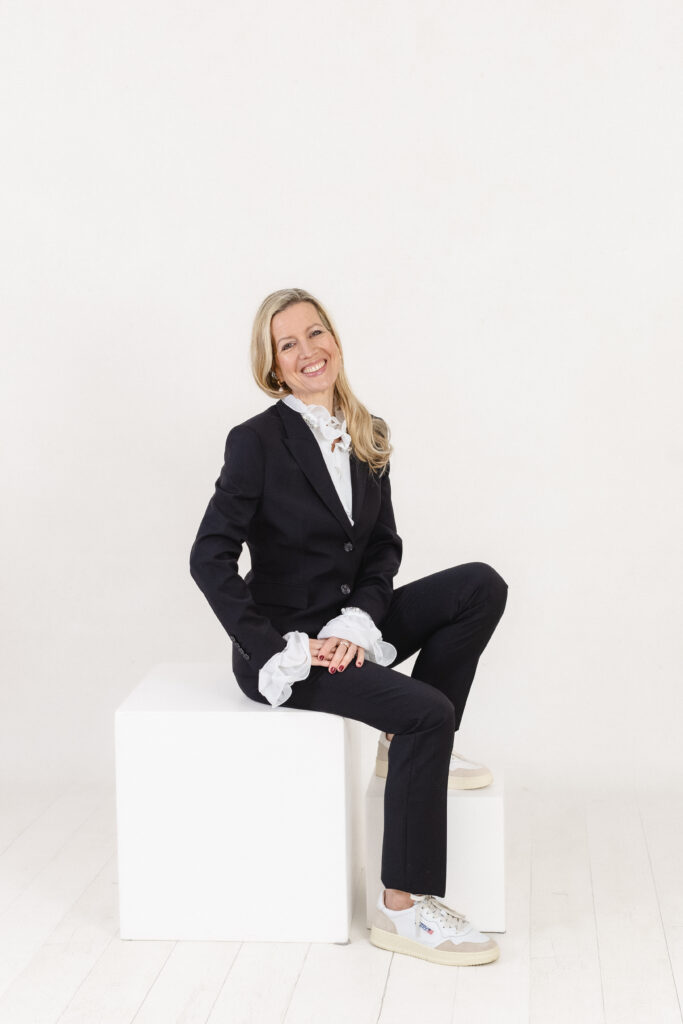 Liebe als Führungsprinzip: Die innere Haltung, die Teams in Bewegung bringt - Barbara Riese 1 Liebe als Führungsprinzip: Die innere Haltung, die Teams in Bewegung bringt
Von Barbara Riese
