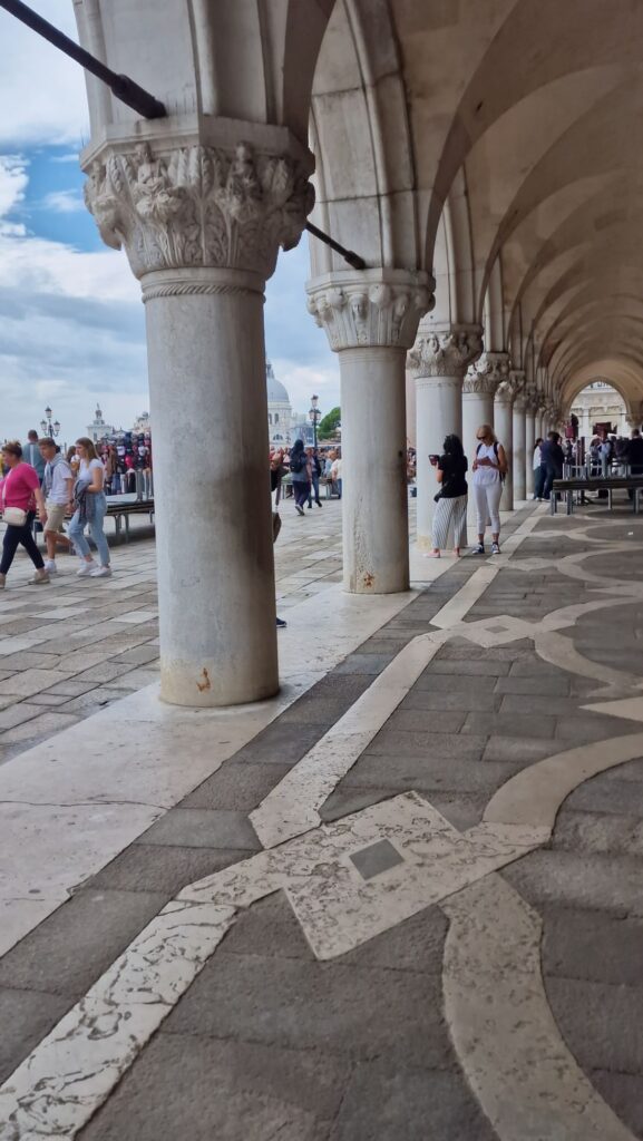 Venedig – Eine märchenhafte Reise zwischen Wasser, Palazzi und italienischer Magie 9 20240927 1152057676678130965284086 Janes Magazin