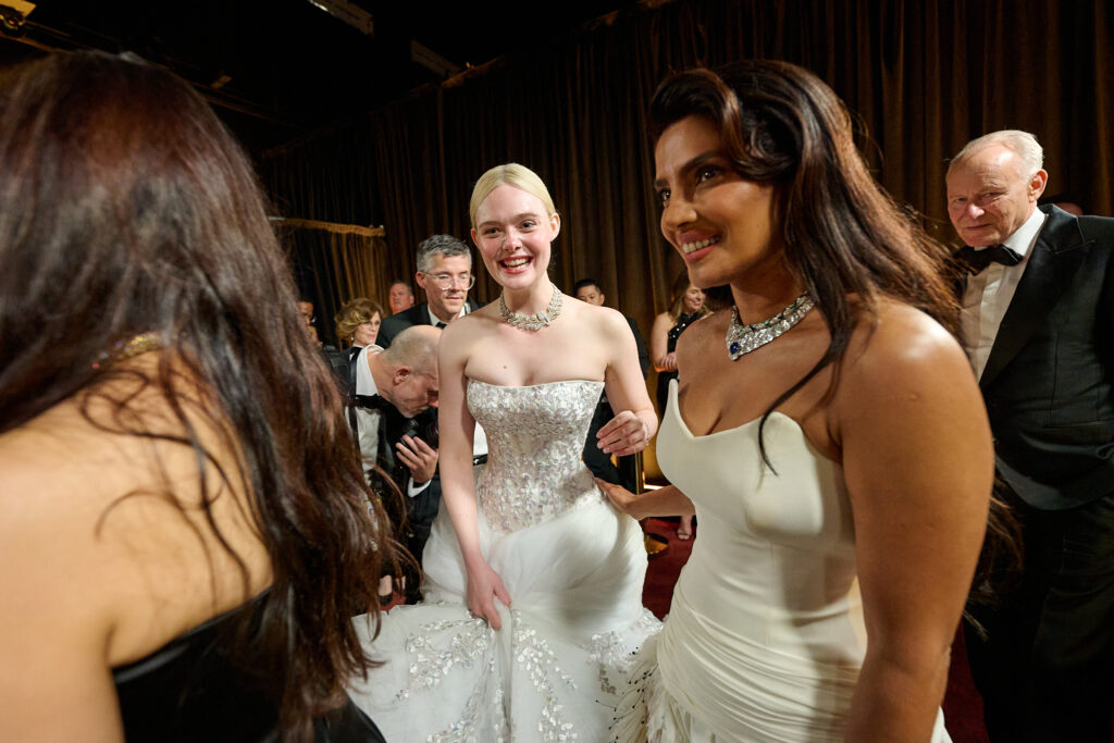 Starbesetzung bei den Oscars 2026: Diese Hollywood-Stars standen als Presenter auf der Bühne 5 98. Oscars, Academy Awards
Elle Fanning und Priyanka Chopra Jonas stehen hinter der Bühne während der Live-ABC-Übertragung der 98. Oscars® im Dolby® Theatre at Ovation Hollywood am Sonntag, den 15. März 2026.
Dateiname
98_BS_0228.JPG
Kredit/Anbieter
Richard Harbaugh / Die Akademie
Urheberrecht
©A.M.P.A.S.