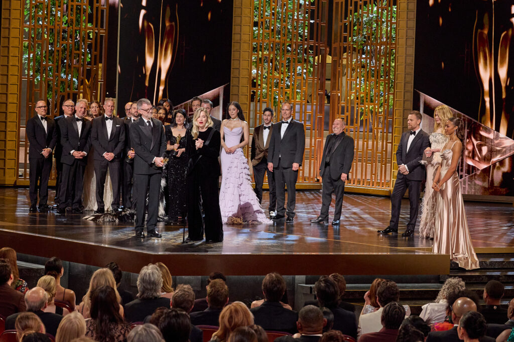 Starbesetzung bei den Oscars 2026: Diese Hollywood-Stars standen als Presenter auf der Bühne 3 98. Oscars, Academy Awards
Paul Thomas Anderson, Sarah Murphy, Anthony Carlino, Will Weiske, Andy Jurgensen, Teyana Taylor, Michael Bauman, Cassandra Kulukundis, Regina Hall, Shayna McHale alias Junglepussy, Leonardo DiCaprio, Chase Infiniti und Benicio del Toro nehmen den Oscar® für den besten Film entgegen, präsentiert von Ewan McGregor und Nicole Kidman während der 98. Oscars® im Dolby® Theatre bei Ovation Hollywood am Sonntag. 15. März 2026.
Dateiname
98_TLW_0453.JPG
Kredit/Anbieter
Trae Patton / Die Akademie
Urheberrecht
©A.M.P.A.S.