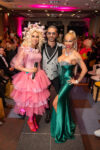 Glamour pur: Ginger Wollersheim mit Starfriseur Orhan Varli und Moderatorin Jane Uhlig bei der Elora Fashion Show. Foto: Fabian Otto