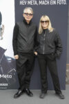 Frank Walenda von EssilorLuxottica gemeinsam mit Frederike J. Gotthart von Optiker Bode beim OMR Side Event „FRAME THE FUTURE 2026“ in Hamburg – im Fokus des Abends standen die neuesten Smart-Glasses-Innovationen von Ray-Ban Meta und Oakley Meta.