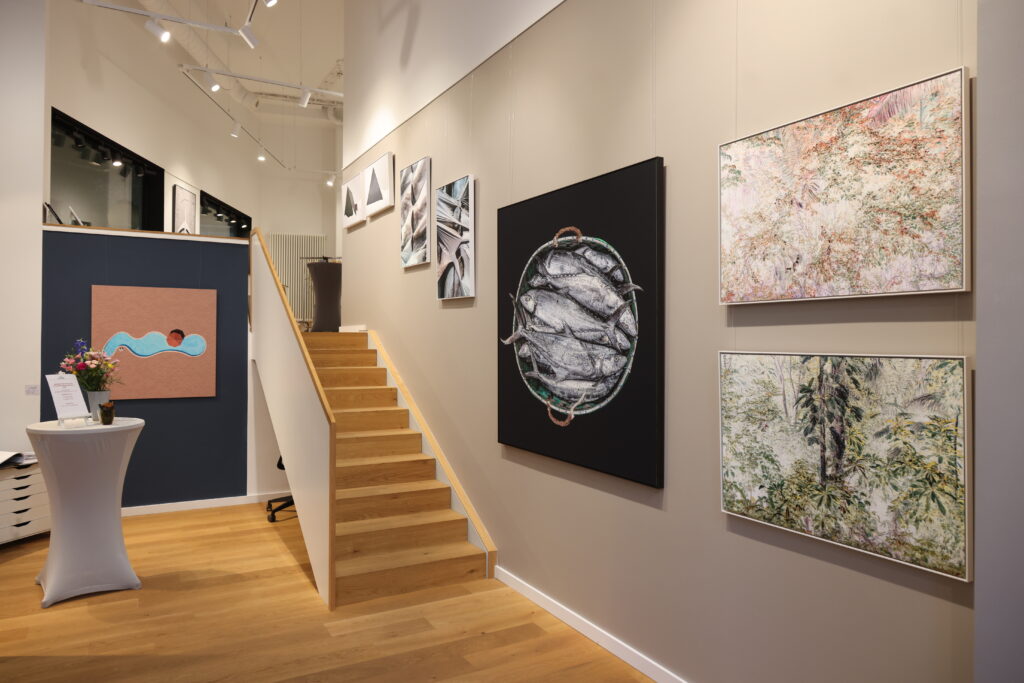 Zwischen Schönheit und Mahnung: Die Livia Lisboa Fotokunst Galerieeröffnet „SELECTED WORKS“ von Stephan Zirwes 3 Livia Lisboa Fotokunst Galerie.
