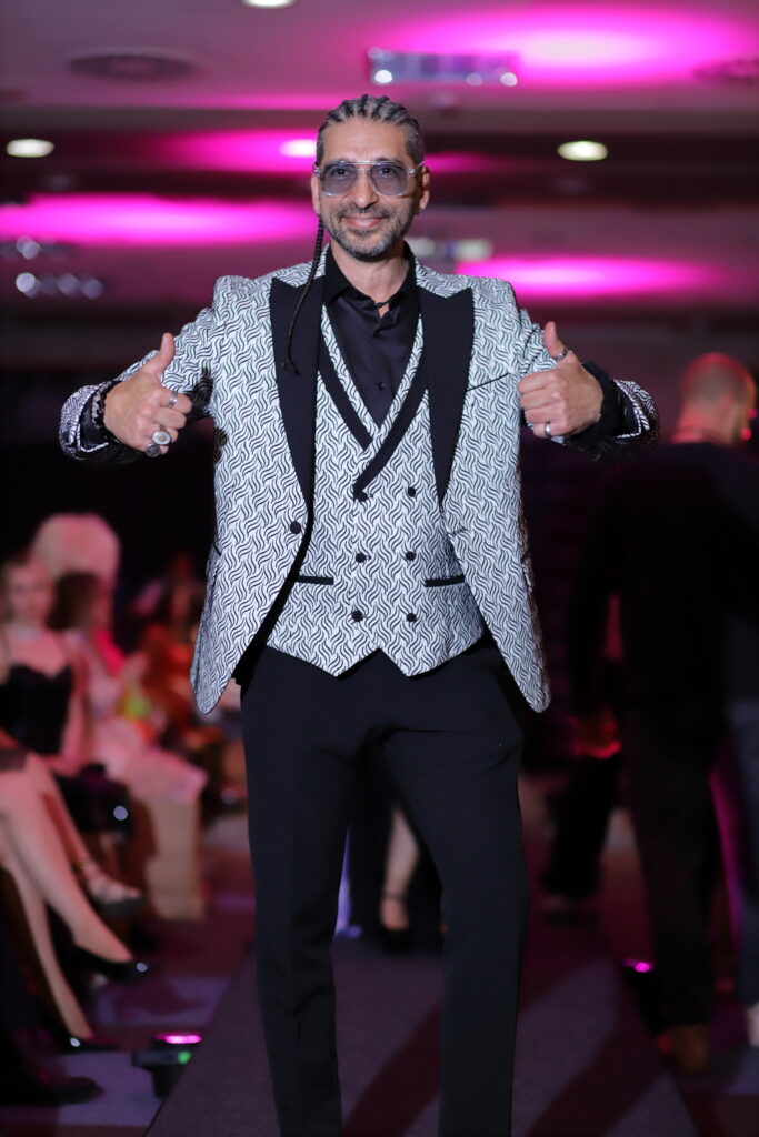 ELORA Fashion Show Frankfurt 2026: Designerin Vlada Dizik begeistert mit glamouröser Couture 14 Star-Friseur Orhan Varli Fashion Show-Jury Mitglied Copyright: Klaus Brossler