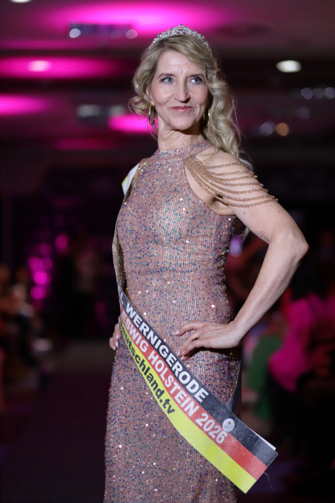 ELORA Fashion Show Frankfurt 2026: Designerin Vlada Dizik begeistert mit glamouröser Couture 18 Jury-Mitglied Eve Opara, Mrs Schleswig Holstein, Elora Fashion Show 2026 Copyright: Klaus Brossler