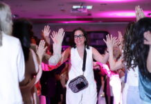 Eine zentrale Rolle hinter den glamourösen Looks spielte zudem Moema Rodriguez. Als Deutschland-Managerin der Marke verantwortete sie das professionelle Styling der Models und koordinierte mit großer Expertise die gesamte Einkleidung der Sommerkollektion. Mit ihrem Gespür für Fashion, Trends und perfekte Runway-Looks trug sie maßgeblich zum stilvollen Gesamtbild der ELORA Fashion Show bei. Copyright. Klaus Brossler