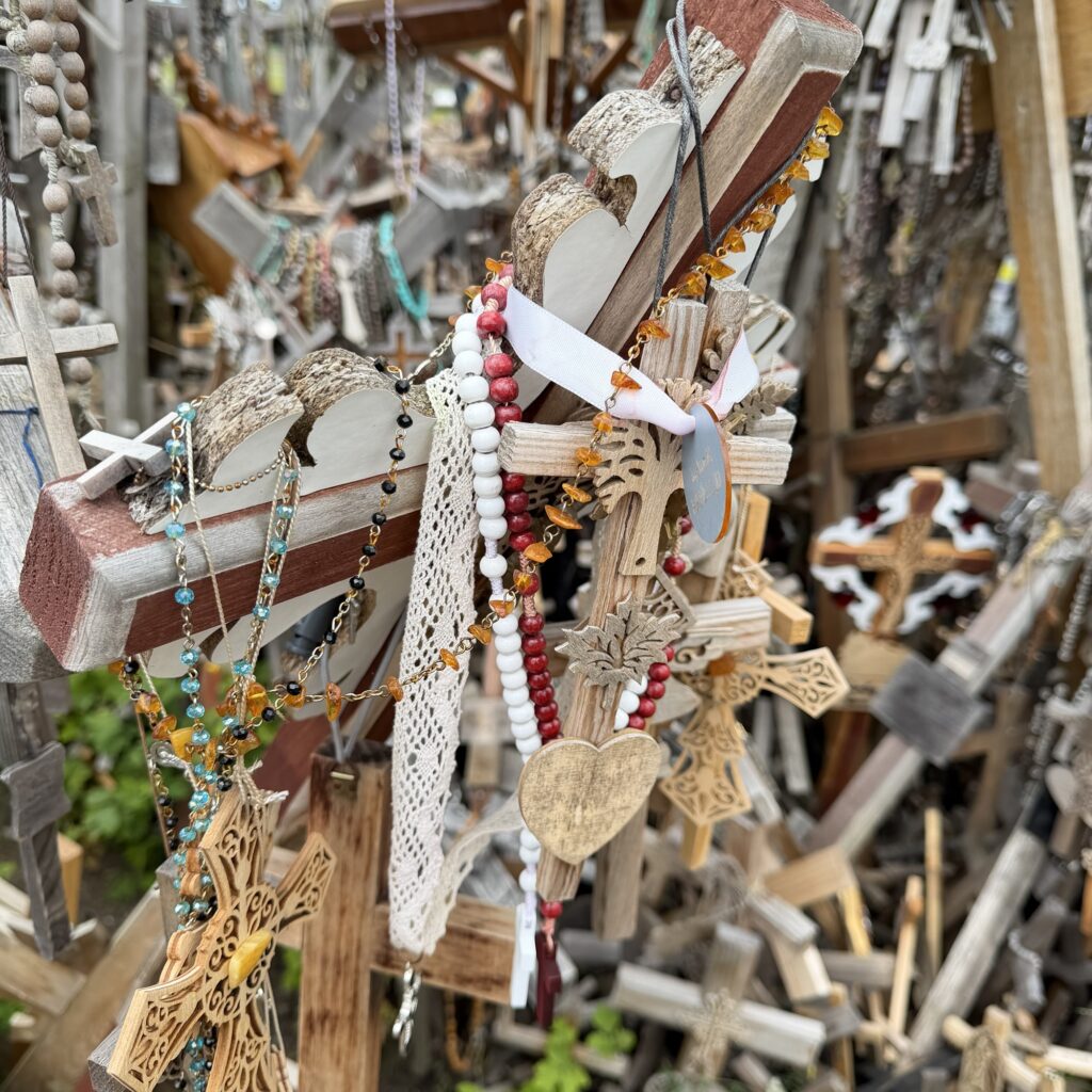 Berg der Kreuze in Litauen – Ein Ort, der tief berührt 7 img 4410 Janes Magazin
