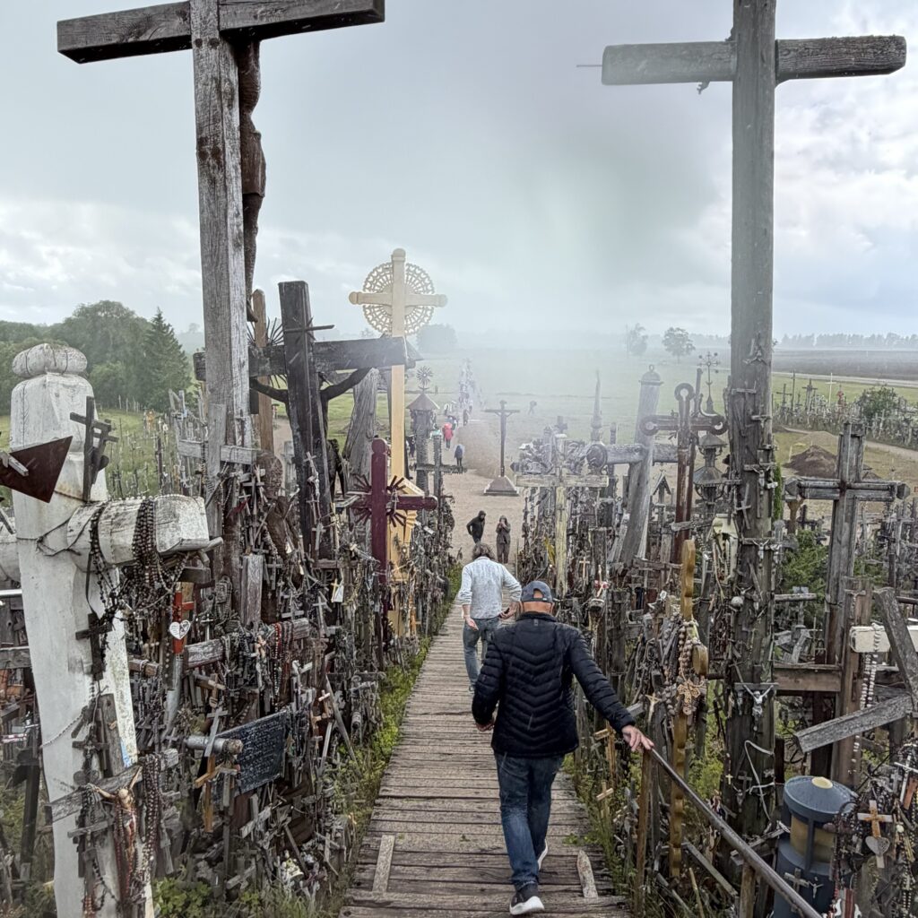 Berg der Kreuze in Litauen – Ein Ort, der tief berührt 5 img 4433 Janes Magazin