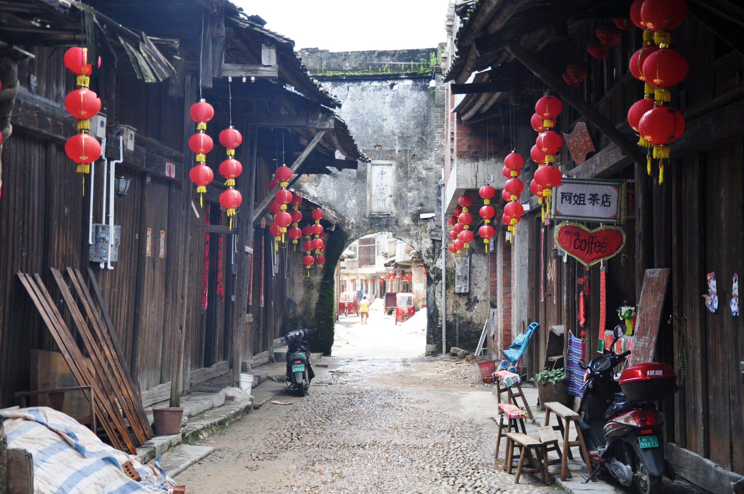 China-Rundreise I Die historischen Altstädte Chinas laden zu einer Reise durch Jahrhunderte chinesischer Geschichte und Kultur ein. Solche authentischen Orte gehören zu den Höhepunkten der Rundreise „China optimal – mit Hongkong“. © IKARUS TOURS