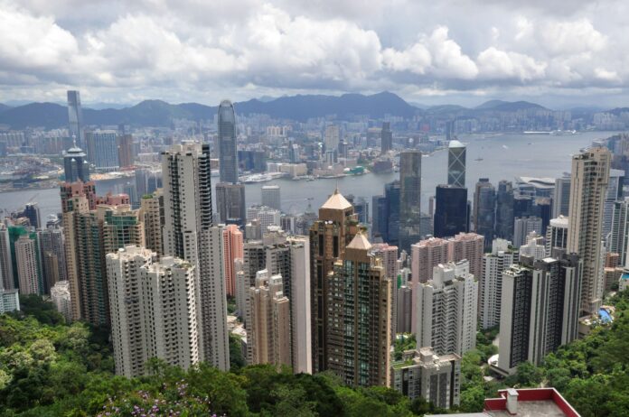China Rundreise Die Skyline von Hongkong zählt zu den spektakulärsten Stadtpanoramen der Welt. Die chinesische Sonderverwaltungszone bildet den glanzvollen Abschluss der 19-tägigen Rundreise „China optimal – mit Hongkong“ und verbindet chinesische Tradition mit internationalem Flair. © IKARUS TOURS