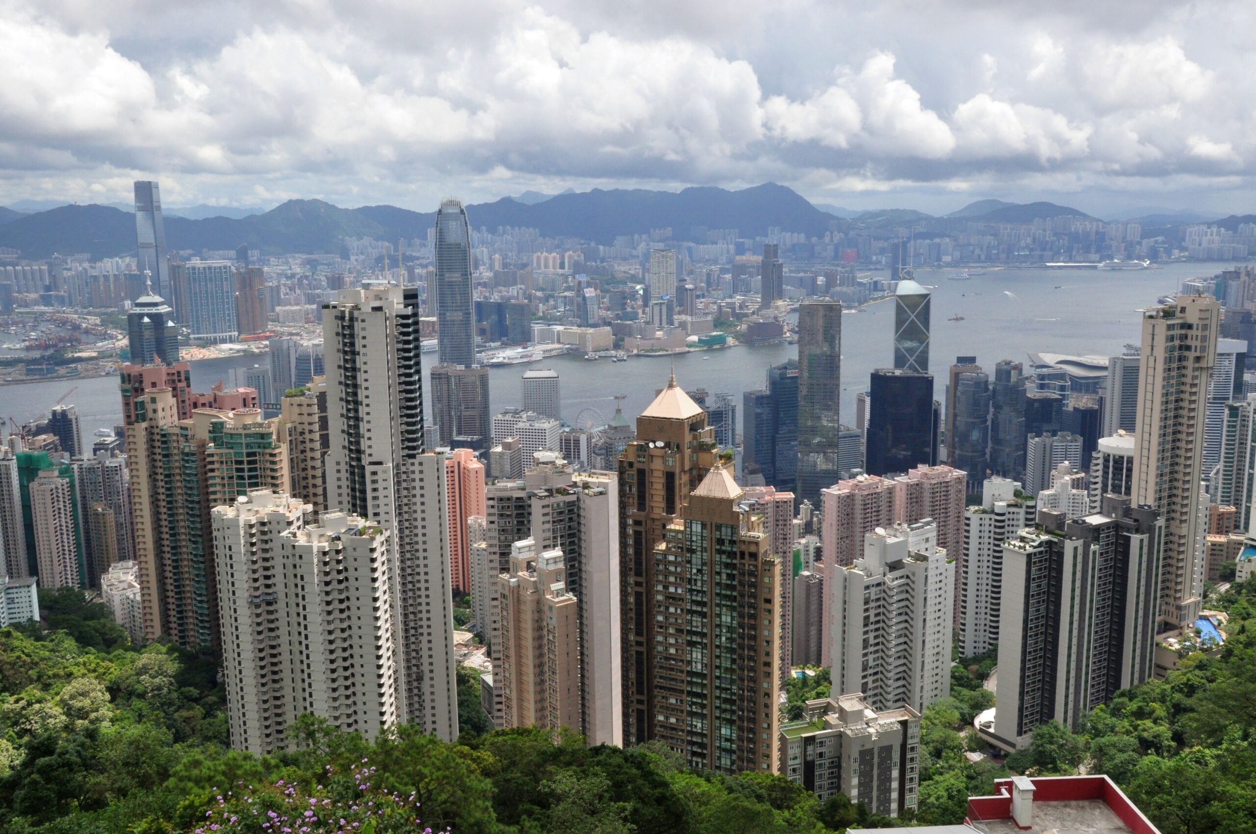 China-Rundreise: IKARUS TOURS verbindet jahrtausendealte Kultur China Rundreise Die Skyline von Hongkong zählt zu den spektakulärsten Stadtpanoramen der Welt. Die chinesische Sonderverwaltungszone bildet den glanzvollen Abschluss der 19-tägigen Rundreise „China optimal – mit Hongkong“ und verbindet chinesische Tradition mit internationalem Flair. © IKARUS TOURS