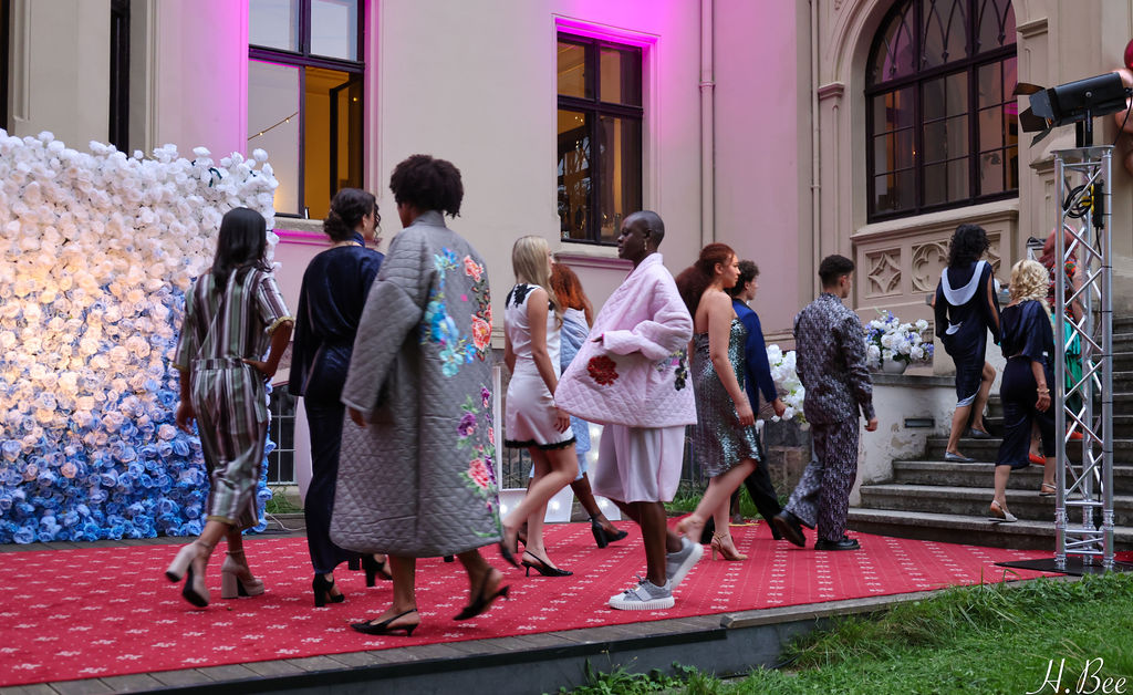 Fashion Show Schloss Reichenow - Choreografie Jane Uhlig - mit Adilbish I Organisation Didi Veron 