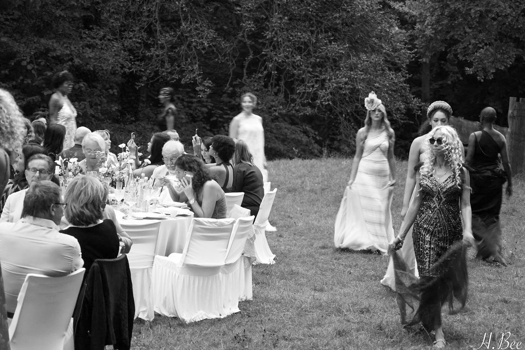 Fashion Show während des Gala dinners im Schloss Reichenow / vorne Jane Uhlig als Lead Model Copyright: Saskia Finke