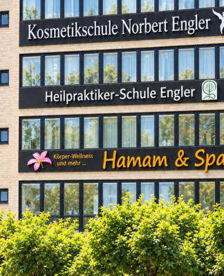 Kosmetikausbildung in Frankfurt: flexibel, praxisnah und mit modernen Medical-Beauty-Anwendungen Kosmetikausbildung in Frankfurt