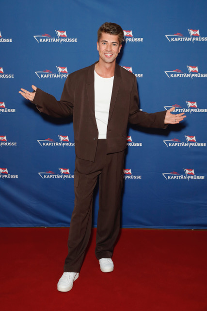 Unternehmer Maximilian Seitz bei der Premiere von „Eine Nacht Hamburg“ auf der MS Queen im Hamburger Hafen.