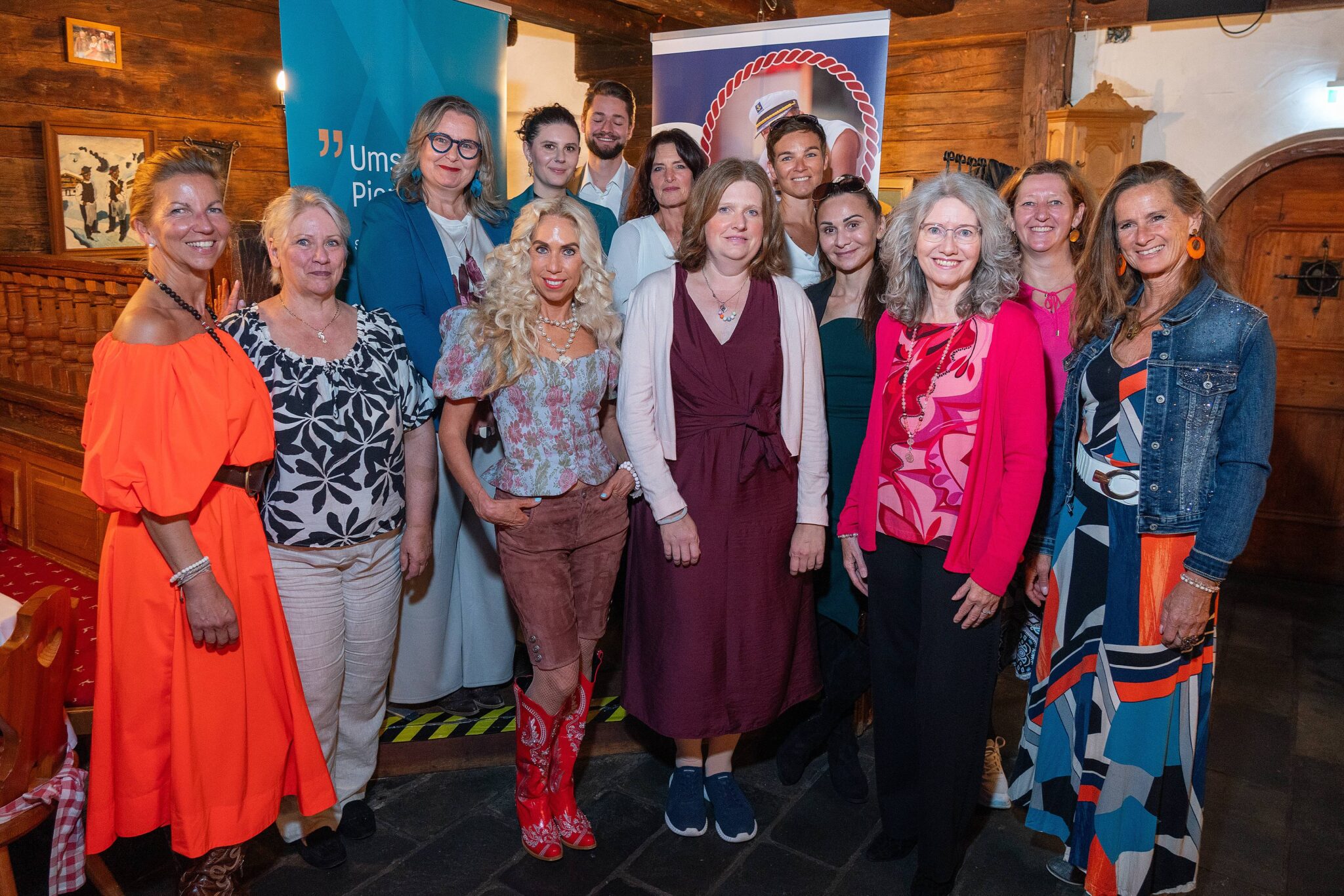 NIKISWALK4PEACE: Eine Milliarde Schritte für den Frieden 3 Jane Uhlig beim Treffen zur Initiative NIKISWALK4PEACE in Kitzbühel. Die Challenge verbindet Bewegung mit einem Zeichen für Frieden und Zusammenhalt. Foto: Andreas Tischler