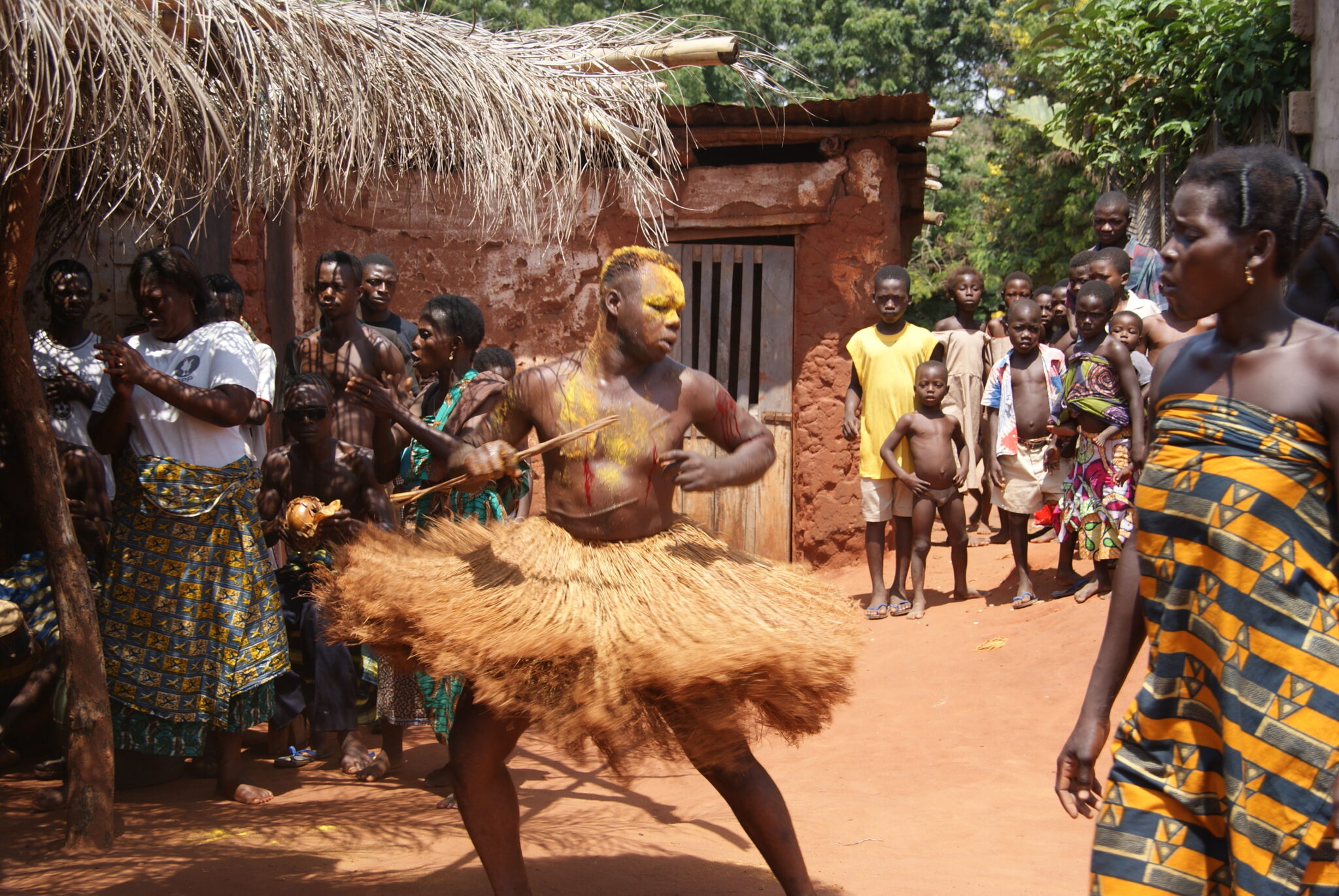 Festivalreisen 2027: Mit IKARUS TOURS zu internationalen Kulturfesten 1 Traditionelle Voodoo-Zeremonie in Togo: Auf der Festivalreise „Magisches Westafrika“ von IKARUS TOURS erleben die Gäste die lebendigen Rituale und kulturellen Traditionen Westafrikas aus unmittelbarer Nähe. Foto: Susan Carlsund TransAfrica / IKARUS TOURS