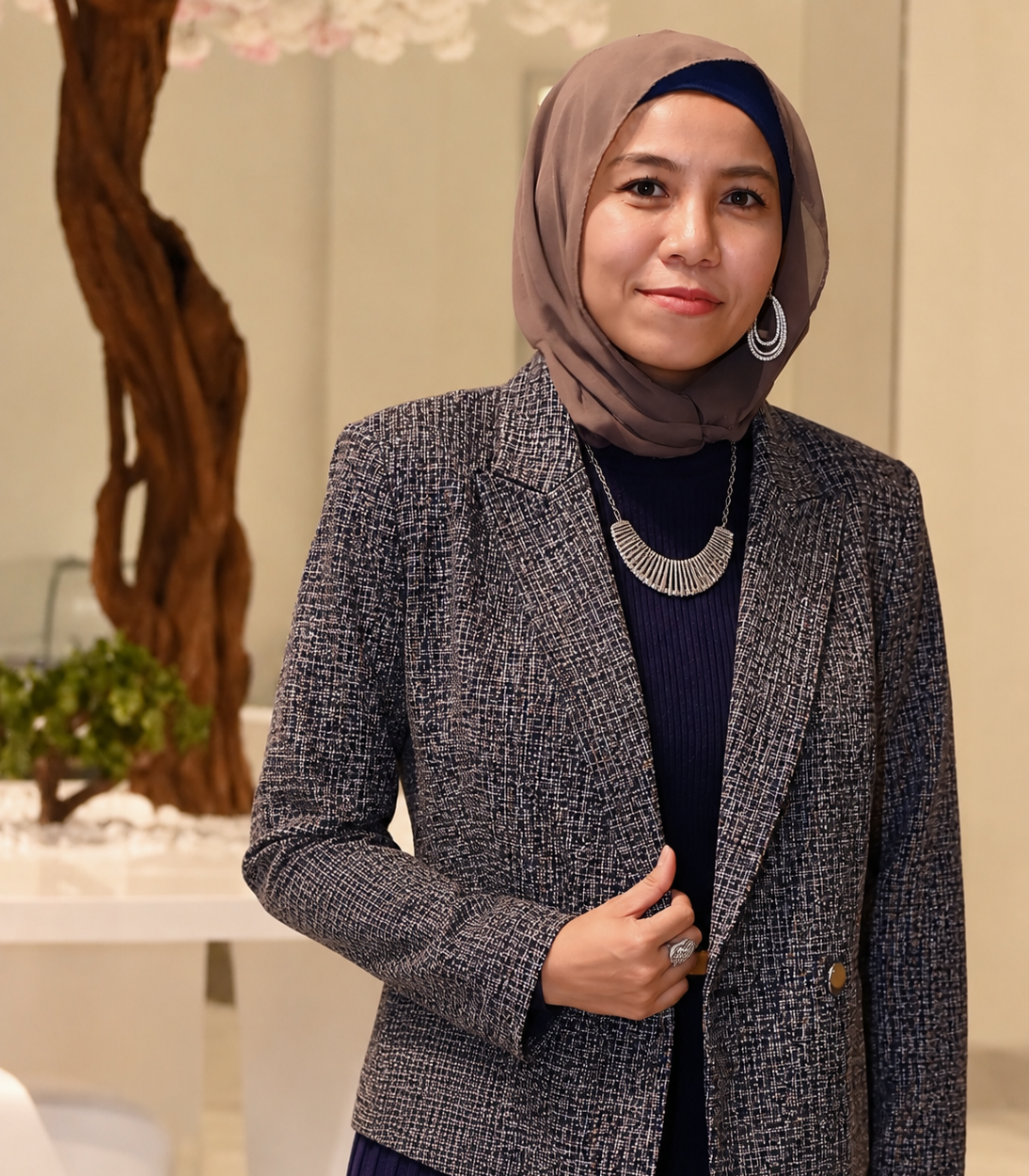 Joean „Iman“ Montayre: Die Designerin aus Dubai präsentiert ihre Kollektion am 13. Januar bei der COSMOPOLIS Fashion Celebration 2027 im Meliá Frankfurt City. © Nemara